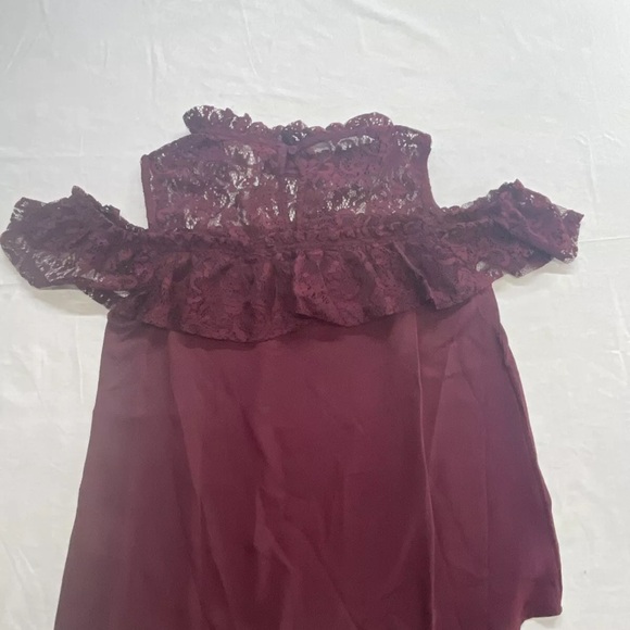 Womens Layered With Love Lace Burgundy Cold Shoulder High Round Neck Size M New - Picture 6 of 6